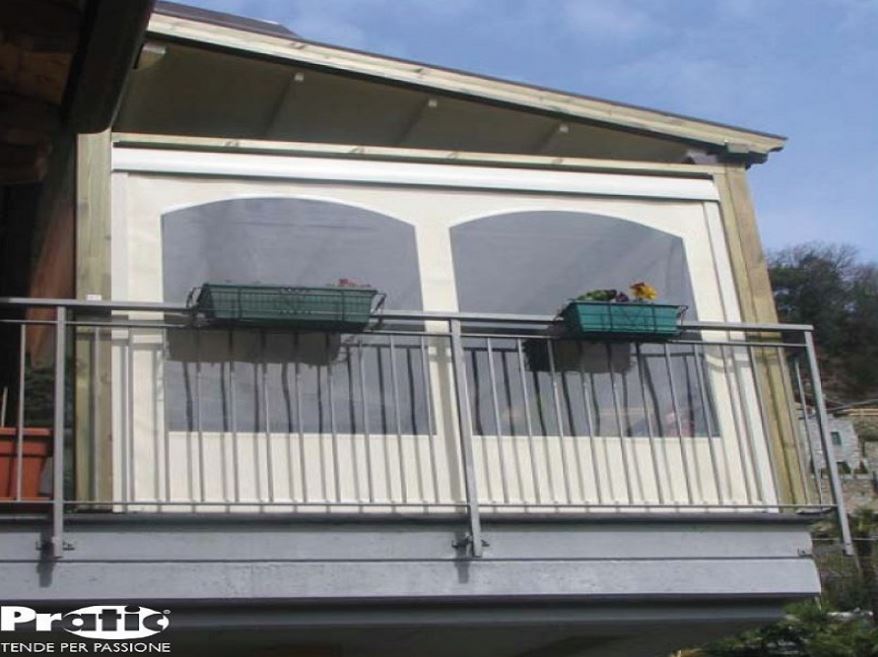 CHIUSURA BALCONE IN PVC